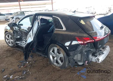 2019 Audi E-Tron Premium Plus z USA, uszkodzony, nr VIN WA1LAAGE6KB022331